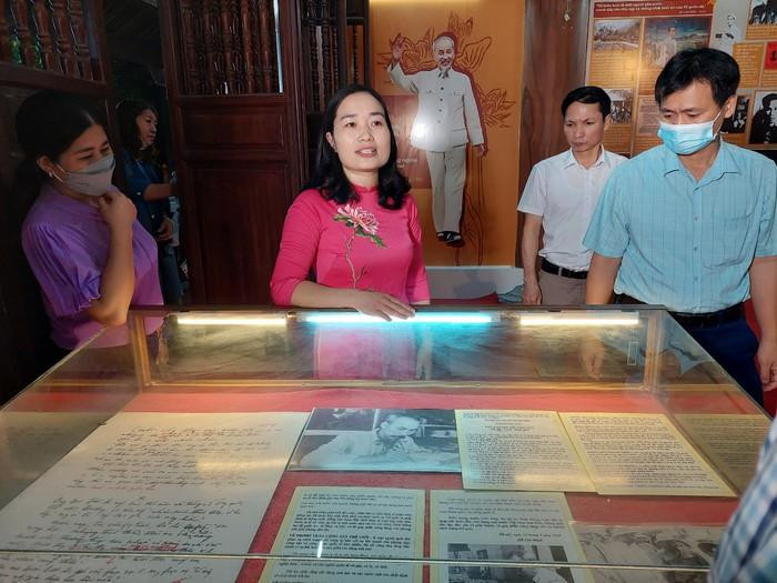 Nhiều tư liệu quý về Chủ tịch Hồ Chí Minh. Nhiều tư liệu quý về Chủ tịch Hồ Chí Minh.