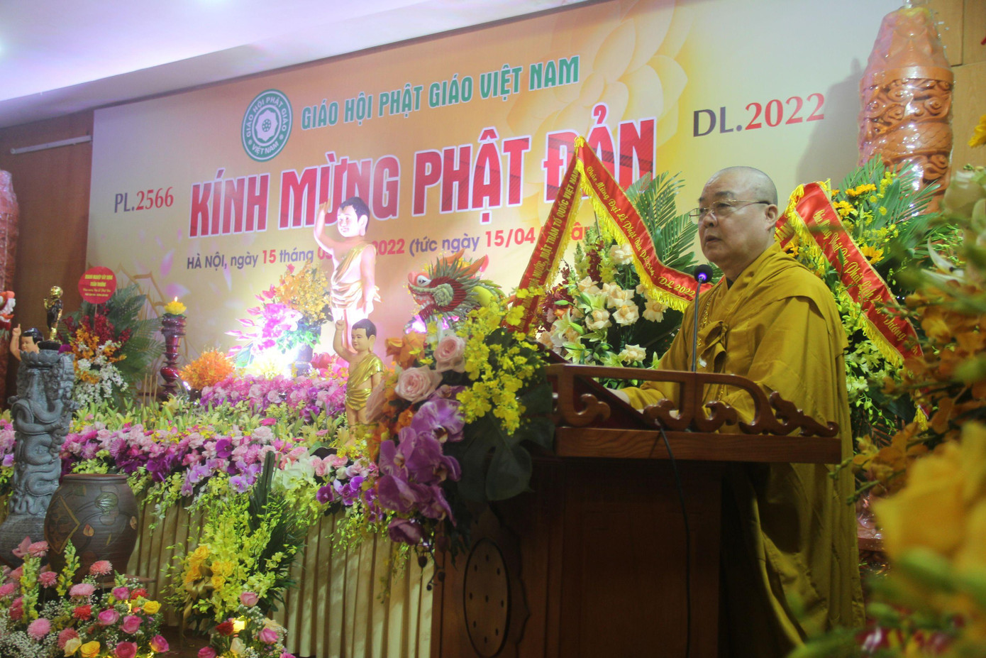 Hòa thượng Thích Thanh Nhiễu, Phó Chủ tịch Thường trực Hội đồng Trị sự GHPGVN tuyên đọc Thông điệp Phật đản.