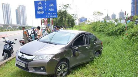 BẢN TIN ATGT: Bé trai tử vong vì bị tấm tôn cứa cổ ảnh 2