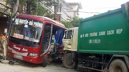 BẢN TIN ATGT: Bé trai tử vong vì bị tấm tôn cứa cổ ảnh 4