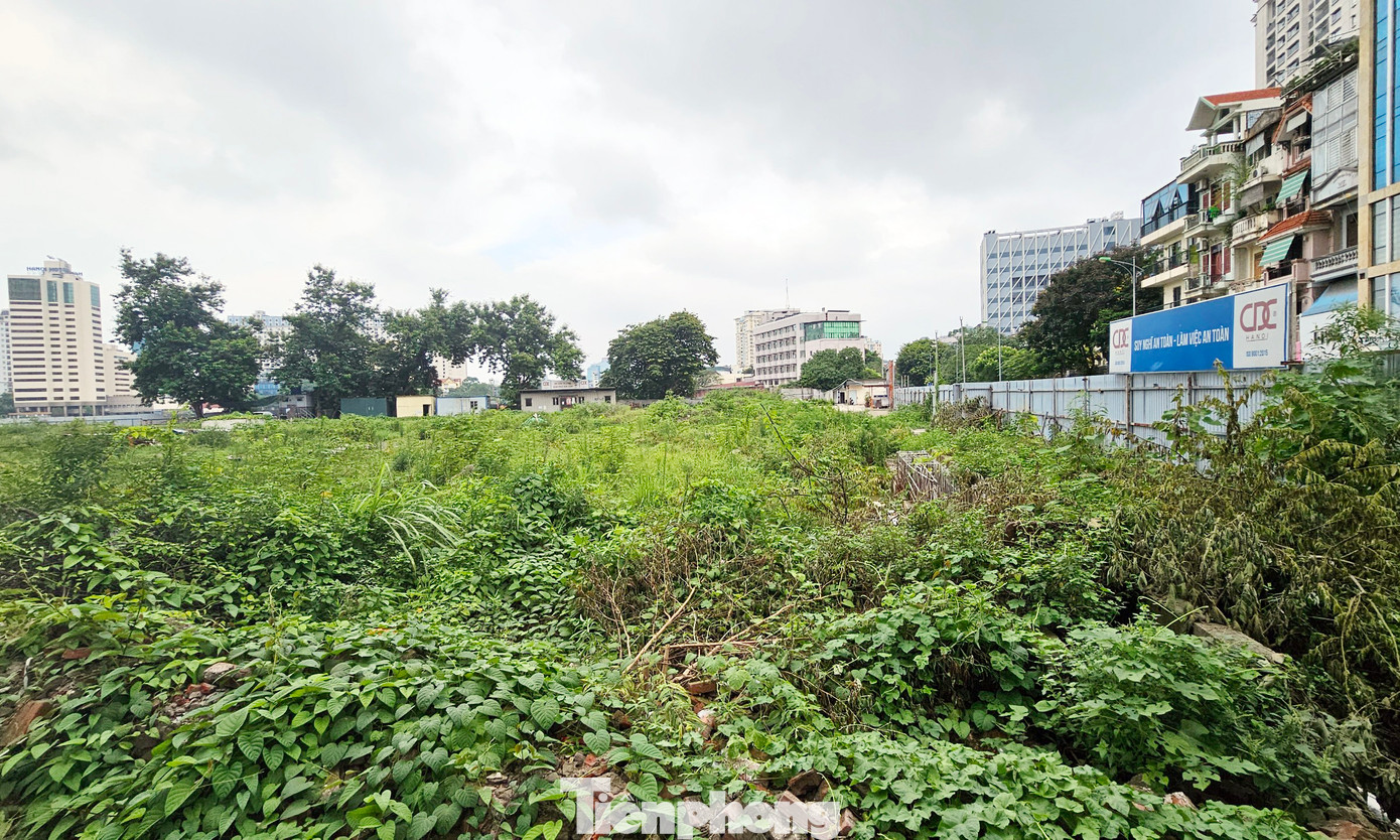 Được biết, Dự án khu phức hợp Giảng Võ của Công ty TNHH Pacific Thăng Long là một trong những dự án có vốn đầu tư nước ngoài nằm trong kế hoạch kiểm tra của Sở Kế hoạch và Đầu tư Hà Nội. Ảnh: Đình Phong.