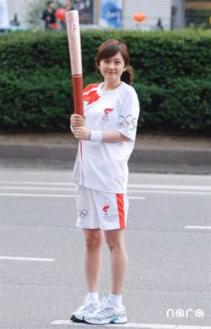 Jang Na Ra cũng tham gia rước ngọn đuốc Olympic tại Seoul Jang Na Ra cũng tham gia rước ngọn đuốc Olympic tại Seoul