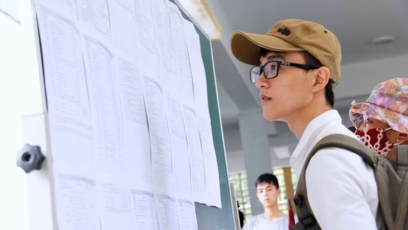 TPHCM: Sách giáo khoa 'cháy' hàng, phụ huynh chật vật tìm mua ảnh 4 TPHCM: Sách giáo khoa 'cháy' hàng, phụ huynh chật vật tìm mua ảnh 4