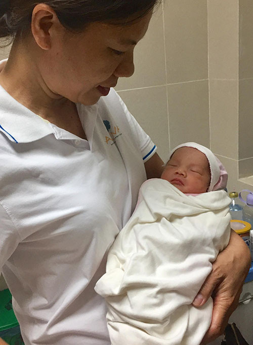 Bé gái lớn lên trong bụng người mẹ hôn mê suốt 3 tháng ảnh 1