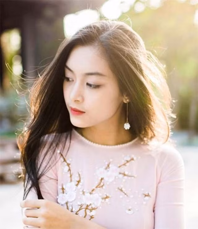 Nữ sinh Việt tại Pháp học giỏi, xinh đẹp 'gây thương nhớ' ảnh 2