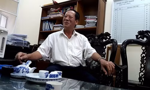 Lí do nào khiến sách giáo khoa đầu cấp ‘cháy hàng’, giá vọt cao? ảnh 2 Lí do nào khiến sách giáo khoa đầu cấp ‘cháy hàng’, giá vọt cao? ảnh 2