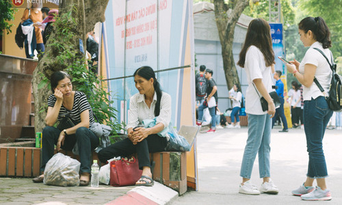 Hình ảnh cảm động mùa nhập học, bố mẹ thương con như thế nào ảnh 3