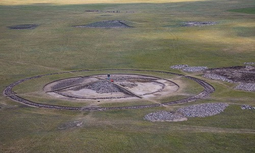 Ngôi mộ 2.800 năm chứa đầy vàng ở Kazakhstan ảnh 2