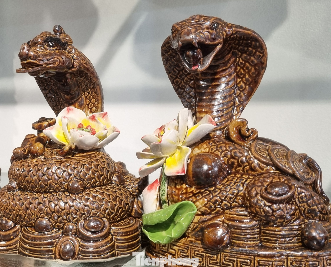 Các sản phẩm linh vật rắn được hoàn thiện.