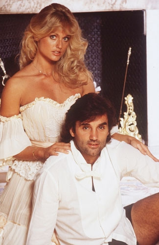 Geoge Best bên Hoa hậu thế giới 1977 - Mary Stavin.