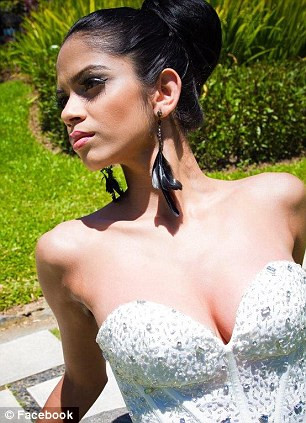 Á hậu 1 của cuộc thi Hoa hậu Fiji là người đẹp Koini Vakaloloma, 24 tuổi, sẽ được thay thế ngôi vị Hoa hậu. Á hậu 1 của cuộc thi Hoa hậu Fiji là người đẹp Koini Vakaloloma, 24 tuổi, sẽ được thay thế ngôi vị Hoa hậu