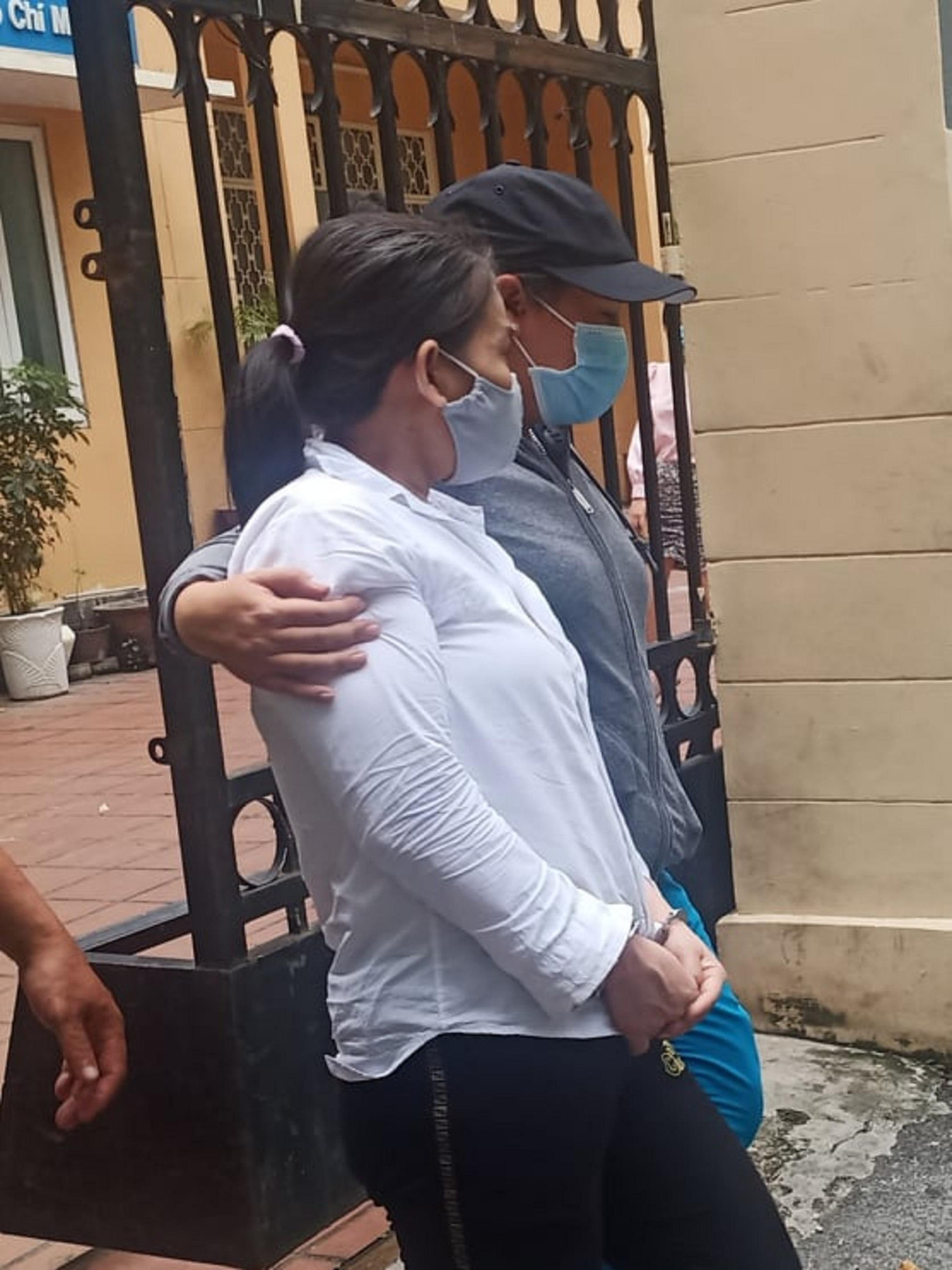 Bị cáo Trương Thị Bình sau phiên tòa. Ảnh: Tân Châu