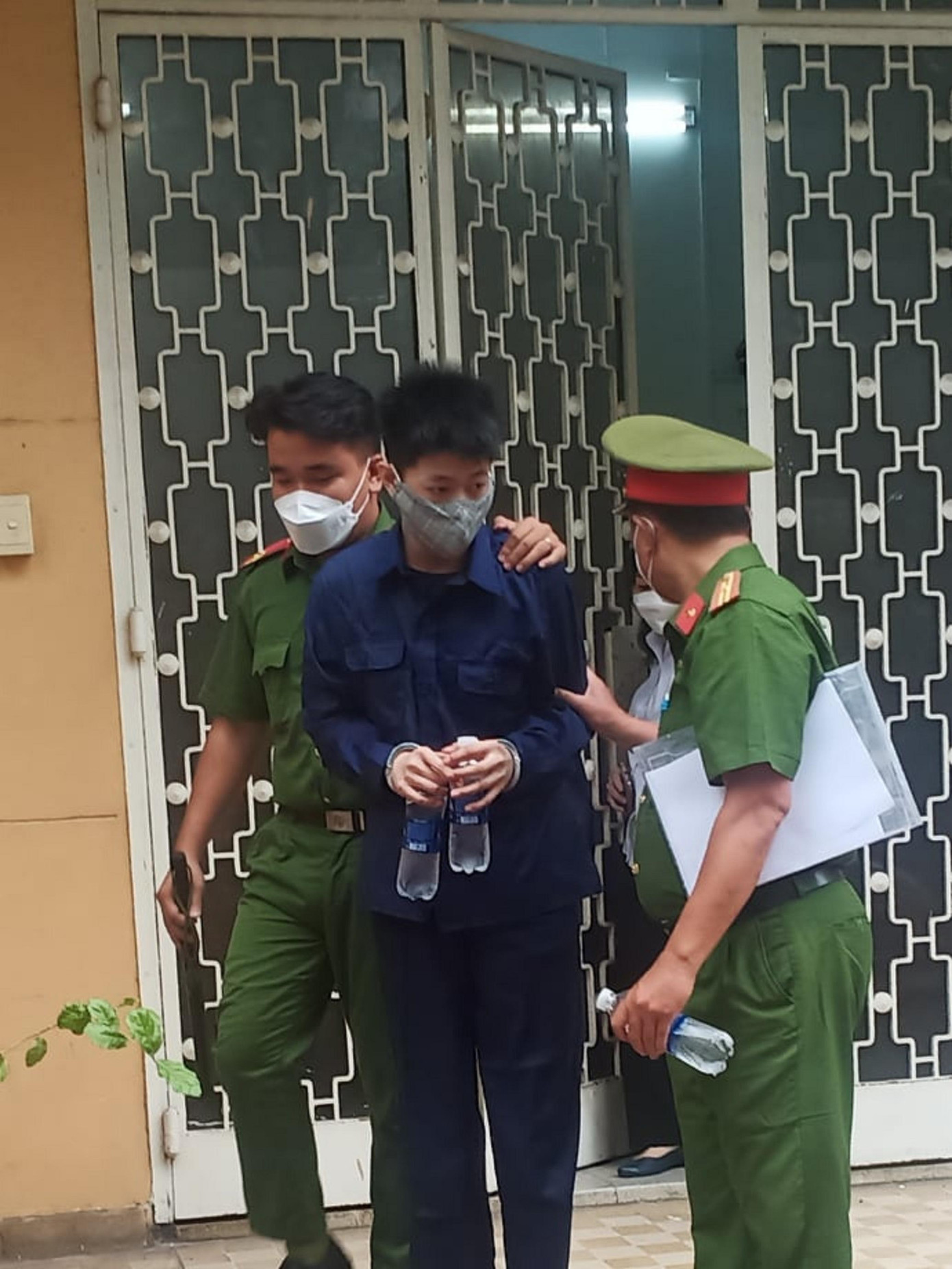 Bị cáo Huỳnh Văn Quynh bị phạt 9 năm tù vì giết cha ruột. Ảnh: Tân Châu.