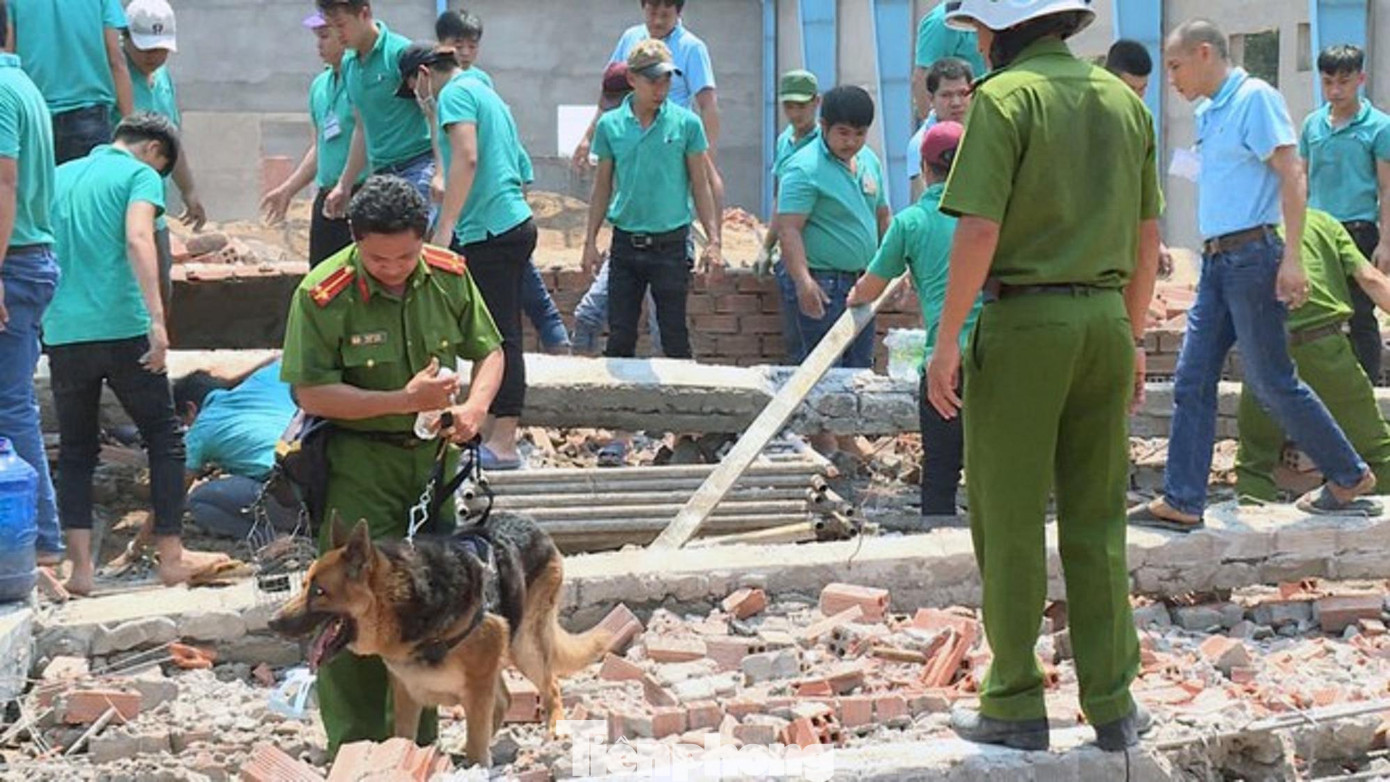 Hiện trường vụ sập tường khiến 7 người tử vong.