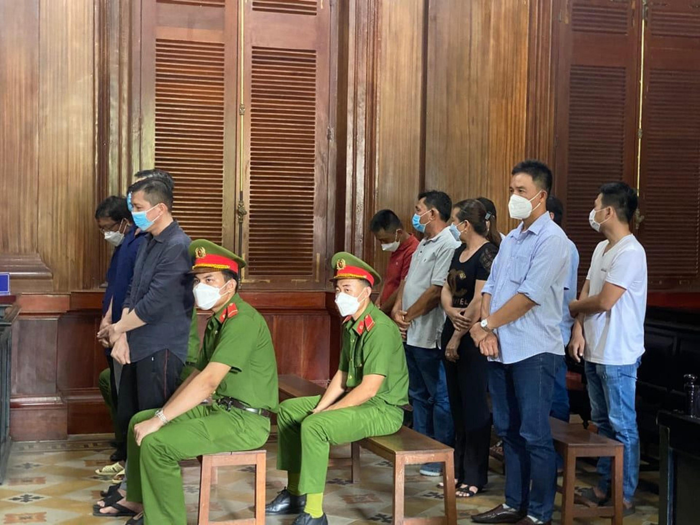 Các bị cáo nghe tòa tuyên án chiều tối ngày 20/5. Các bị cáo nghe tòa tuyên án chiều tối ngày 20/5.