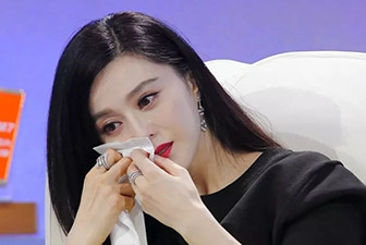 Showbiz 21/9: Đài truyền hình xin lỗi về cảnh phụ nữ vào nhà tắm nam ảnh 4