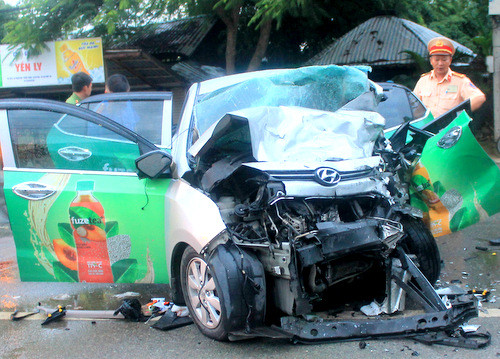 Hai ôtô đấu đầu ở Bà Rịa - Vũng Tàu, 2 người chết ảnh 1