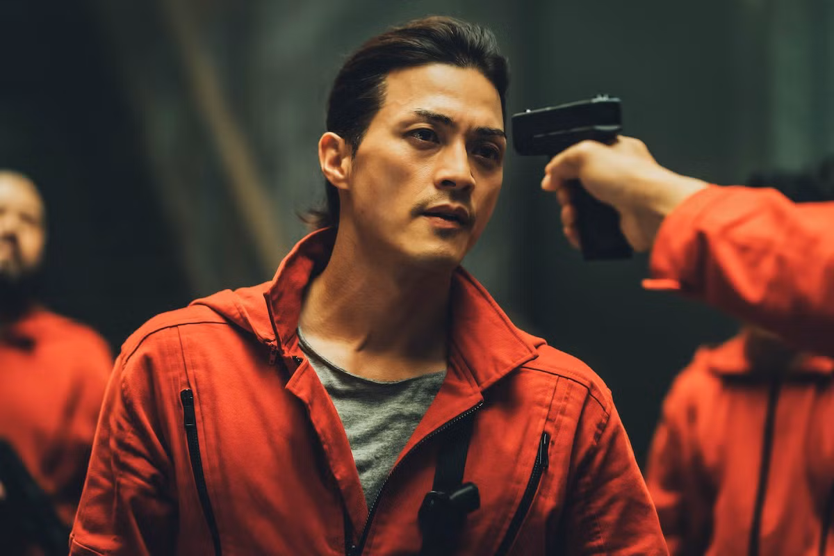 Kim Ji Hoon vào vai tên cướp Oh Taek Su trong Phi vụ triệu đô bản Hàn.