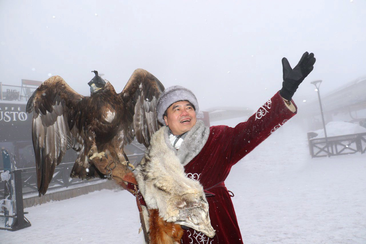 Doanh nhân Nguyễn Văn Tưởng trải nghiệm văn hóa du mục của đất nước Kazakhstan.