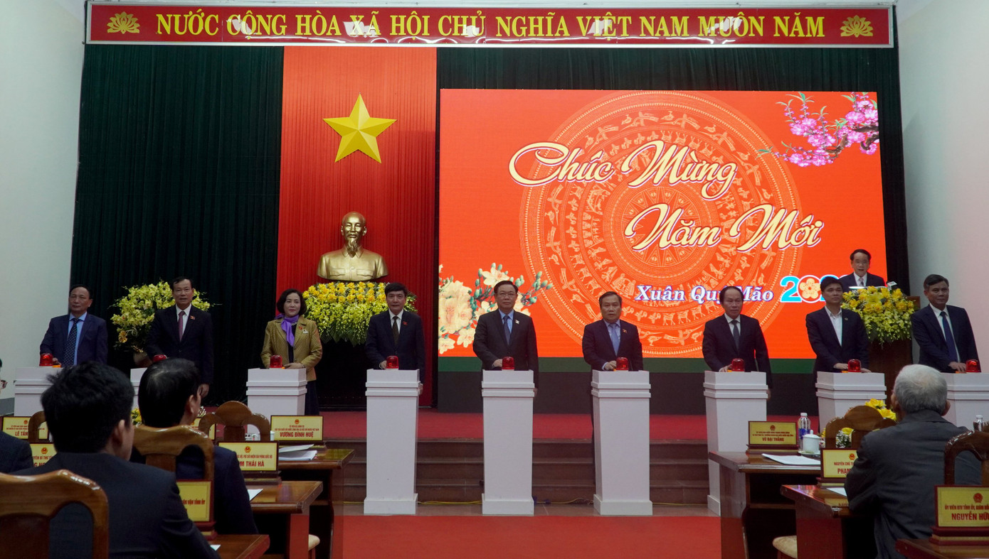 Chủ tịch Quốc hội tham dự lễ nhấn nút khởi công 3 công trình trọng điểm của tỉnh Quảng Bình