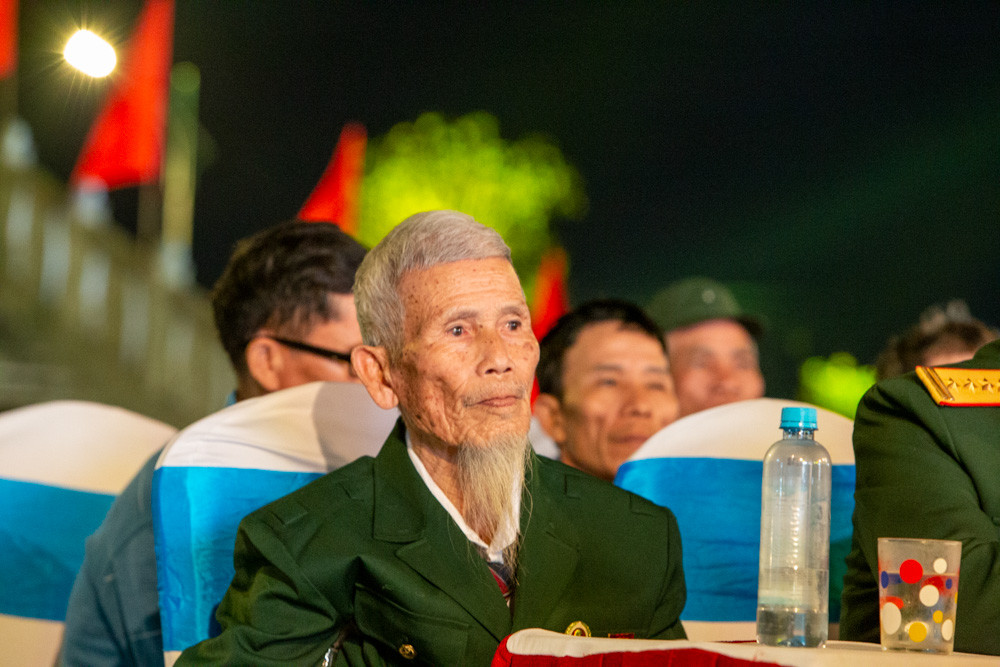 Những cựu TNXP là những người chứng kiến khoảnh khắc lịch sử của 50 năm trước