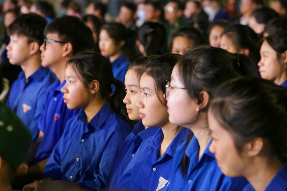 Thế hệ trẻ được xem những thước phim tư liệu quý giá về cuộc sống, chiến đấu của các TNXP.