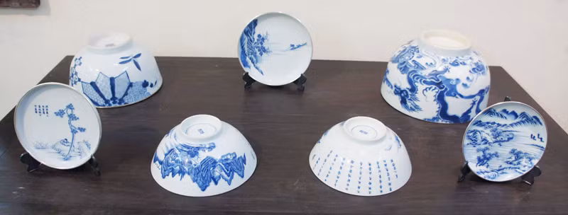 Gốm ký kiểu thời Nguyễn trong triển lãm cổ vật . Gốm ký kiểu thời Nguyễn trong triển lãm cổ vật