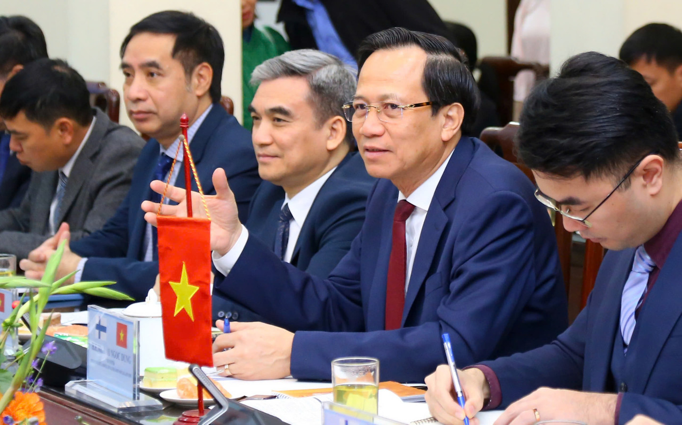 Bộ trưởng Bộ Lao động - Thương binh và Xã hội Đào Ngọc Dung phát biểu tại Hội đàm (thứ hai từ phải qua). Bộ trưởng Bộ Lao động - Thương binh và Xã hội Đào Ngọc Dung phát biểu tại Hội đàm (thứ hai từ phải qua).