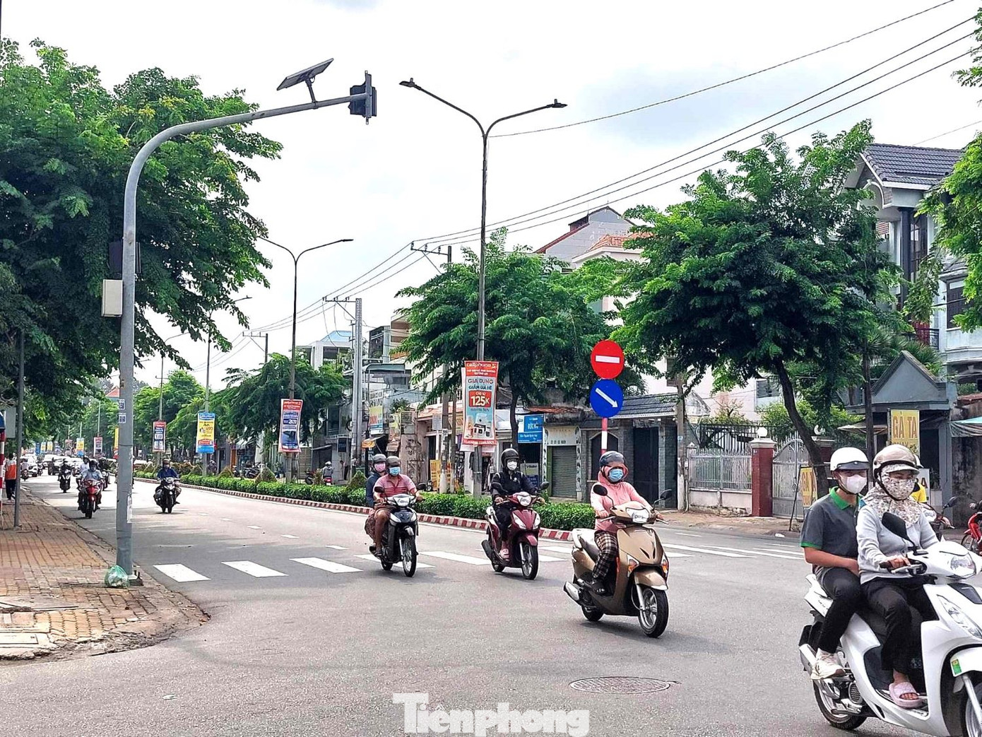 Tính đến nay, 100% tuyến đường nội ô TP.Thủ Dầu Một đã được gắn mã QR. Người dân, du khách thích thú khi với một chiếc điện thoại thông minh, có thể biết được lịch sử một vùng đất, tiểu sử của một danh nhân được chọn đặt tên đường. Tính đến nay, 100% tuyến đường nội ô TP.Thủ Dầu Một đã được gắn mã QR. Người dân, du khách thích thú khi với một chiếc điện thoại thông minh, có thể biết được lịch sử một vùng đất, tiểu sử của một danh nhân được chọn đặt tên đường.