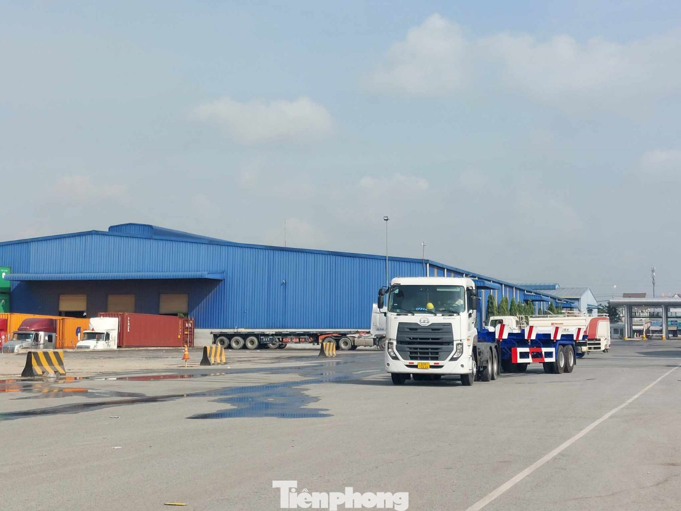 Cảng Thạnh Phước có tổng diện tích hơn 50ha gồm 16 cầu cảng. Mỗi cầu cảng dài 62m có khả năng tiếp nhận phương tiện vận tải thủy tải trọng đến 3.000 tấn neo đậu. Cảng Thạnh Phước có tổng diện tích hơn 50ha gồm 16 cầu cảng. Mỗi cầu cảng dài 62m có khả năng tiếp nhận phương tiện vận tải thủy tải trọng đến 3.000 tấn neo đậu.