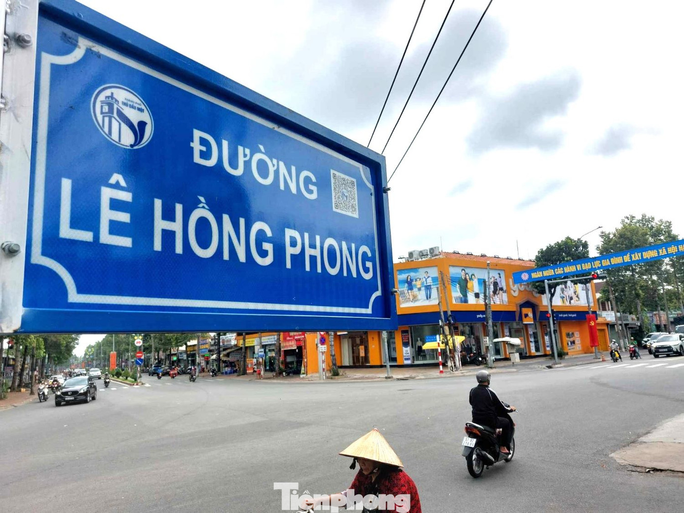 Mã QR được in trên giấy phản quang nên rất bền và nhạy, có thể xuất thông tin gần như ngay lập tức. Mã QR được in trên giấy phản quang nên rất bền và nhạy, có thể xuất thông tin gần như ngay lập tức.
