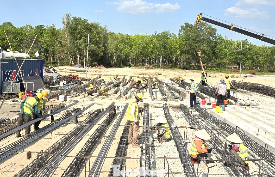 Dự án bao gồm 10 gói thầu thi công xây lắp, trong đó 2 gói thầu (2A, 2B) được triển khai thi công từ tháng 1/2024, dự kiến hoàn thành vào tháng 5/2025.