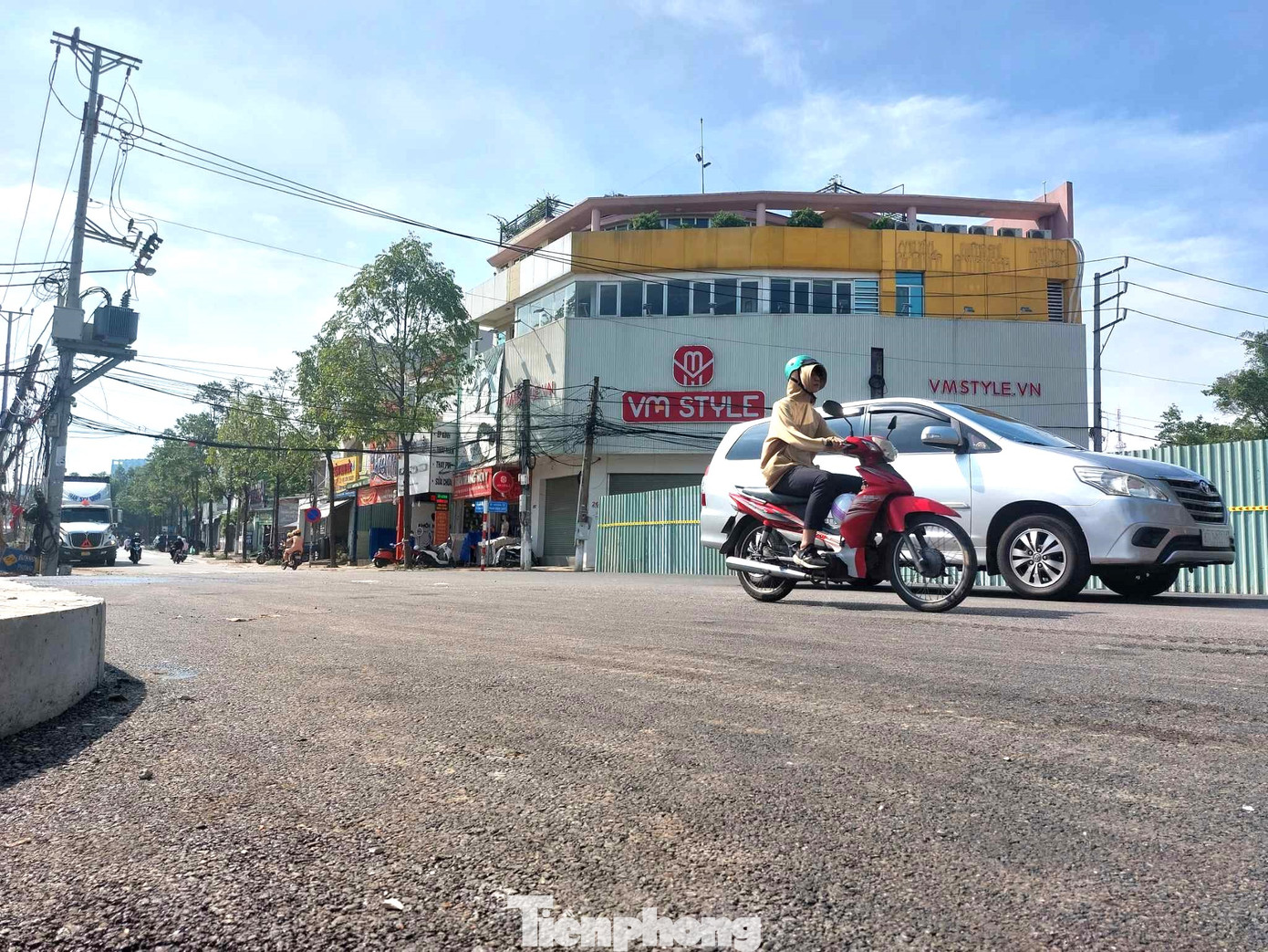 Ngày 1/6, ghi nhận của phóng viên báo Tiền Phong, đơn vị thi công Dự án giải quyết điểm ngập Ngã ba Cống đường Thích Quảng Đức (phường Phú Cường, TP.Thủ Dầu Một, tỉnh Bình Dương) đã cơ bản hoàn thành cầu Cống, tháo rào chắn, cho phép thông xe. Ngày 1/6, ghi nhận của phóng viên báo Tiền Phong, đơn vị thi công Dự án giải quyết điểm ngập Ngã ba Cống đường Thích Quảng Đức (phường Phú Cường, TP.Thủ Dầu Một, tỉnh Bình Dương) đã cơ bản hoàn thành cầu Cống, tháo rào chắn, cho phép thông xe.