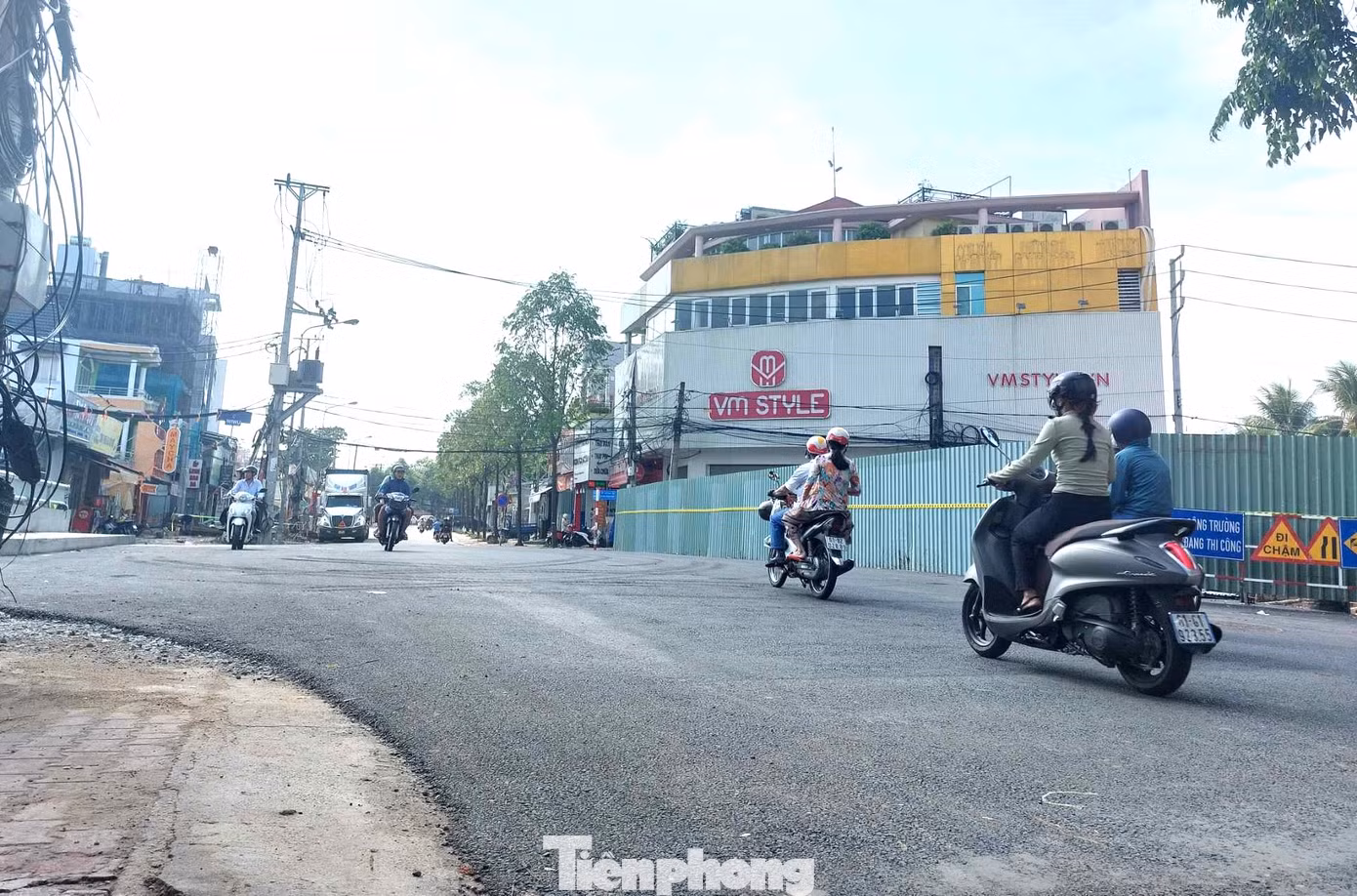 Đại diện đơn vị thi công cho biết, việc thông xe diễn ra sớm hơn kế hoạch 30 ngày, sau khi thông xe, đoạn cống được mở rộng từ 9m lên 16m, với chiều dài đoạn hơn 30m.