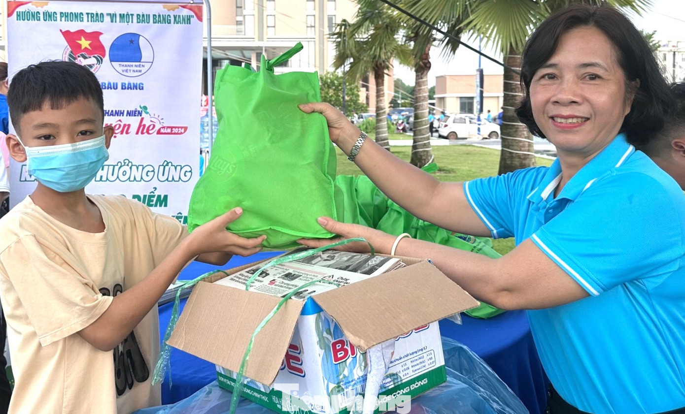 Chương trình đổi rác thải lấy quà. Chương trình đổi rác thải lấy quà.