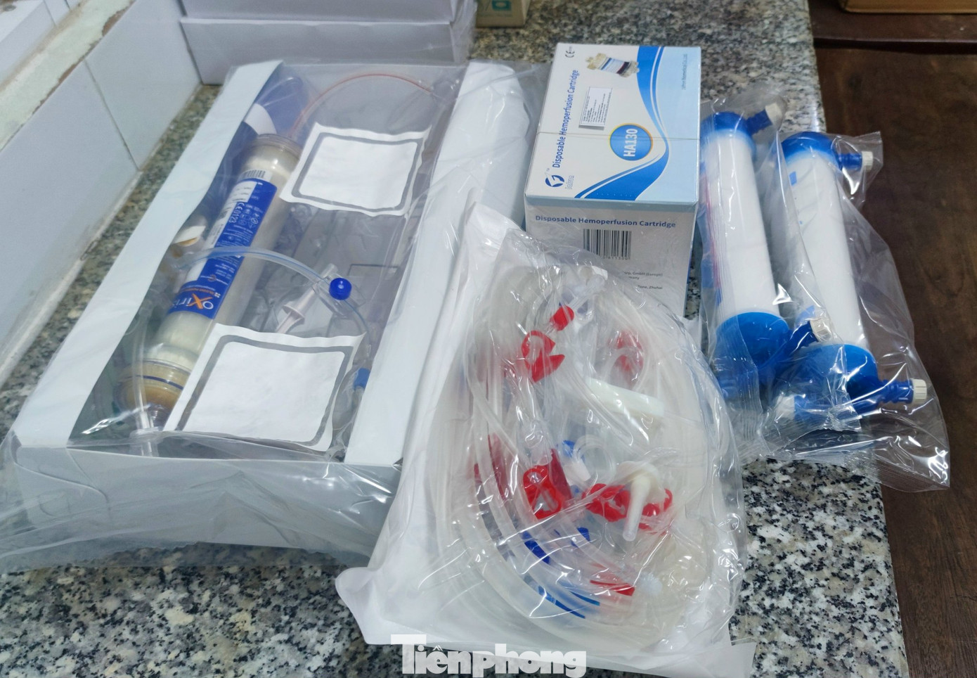 Vật tư y tế phục vụ điều trị cho bệnh nhân tại khoa Thận, Bệnh viện Đa khoa tỉnh Bình Dương đã được cung cấp