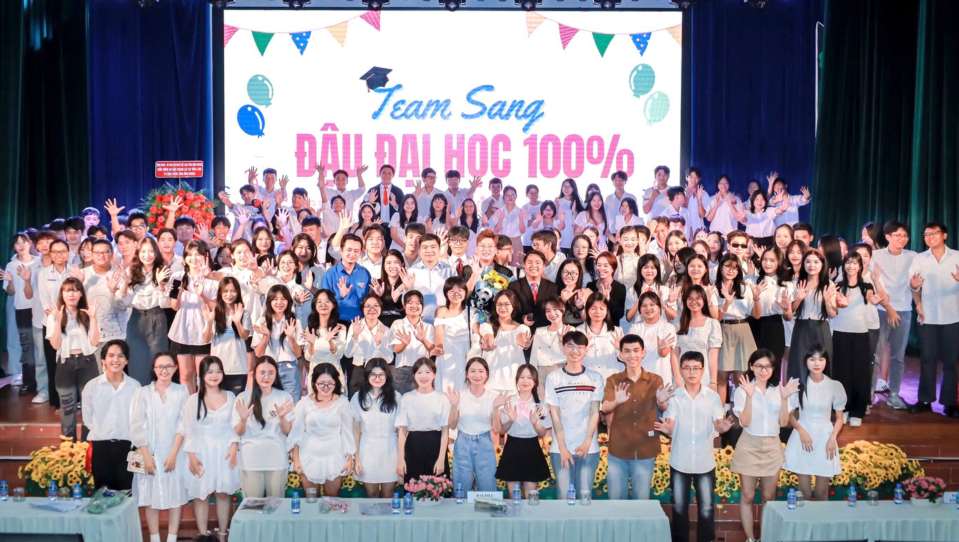 Thanh niên Bình Dương xuất quân tình nguyện hỗ trợ thí sinh thi tốt nghiệp THPT