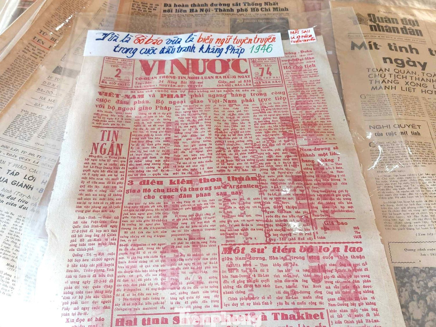 Trong thời kỳ chiến tranh, trang cuối tờ báo được ghi biểu ngữ để tuyên truyền.