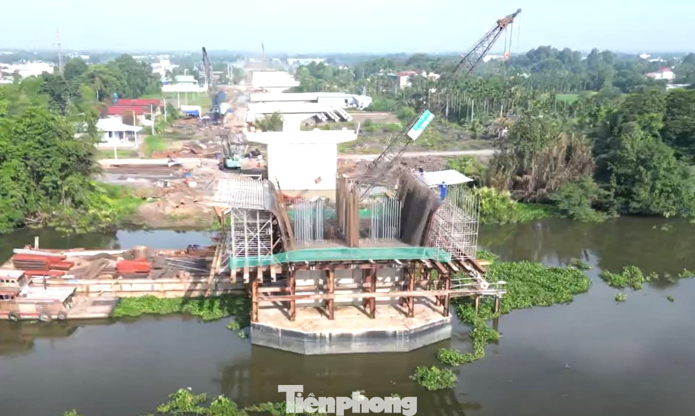 Chủ đầu tư là Ban Quản lý dự án đầu tư xây dựng công trình giao thông tỉnh Bình Dương. Nhà thầu thi công là Liên danh Công ty CP Xây dựng Hạ tầng Bắc Trung Nam - Công ty CP Xây dựng và Lắp máy Trung Nam. Chủ đầu tư là Ban Quản lý dự án đầu tư xây dựng công trình giao thông tỉnh Bình Dương. Nhà thầu thi công là Liên danh Công ty CP Xây dựng Hạ tầng Bắc Trung Nam - Công ty CP Xây dựng và Lắp máy Trung Nam.