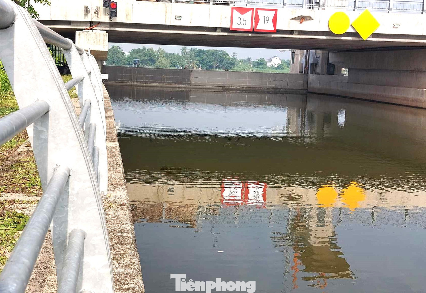 Công trình có nhiệm vụ phòng hộ, kiểm soát lũ và chống ngập úng, kiểm soát triều cường, cung cấp nước tưới tiêu cho sản xuất, khu vực cụm dân cư, các công trình hạ tầng kỹ thuật thuộc phường Bình Nhâm (TP.Thuận An) với diện tích khoảng 540,98ha; tiêu thoát nước mưa cho lưu vực từ dự án trục thoát nước Chòm Sao - Suối Đờn, với với tổng diện tích tự nhiên 1.596 ha.