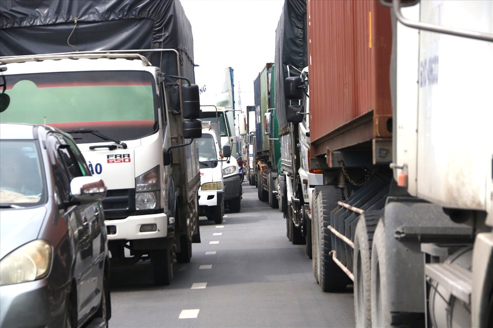 Việc xây dựng nút giao này được kỳ vọng xóa bỏ tình trạng kẹt xe trong thời gian tới. Có đến 7 công ty liên danh trúng thầu thi công Nút giao Tân Vạn. Việc xây dựng nút giao này được kỳ vọng xóa bỏ tình trạng kẹt xe trong thời gian tới. Có đến 7 công ty liên danh trúng thầu thi công Nút giao Tân Vạn.