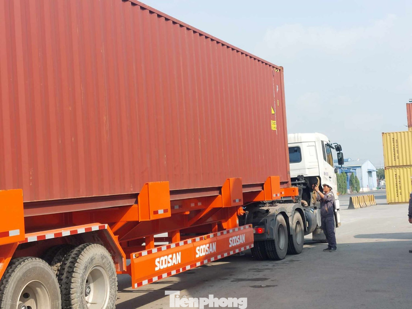 Hiện tại, cảng Thạnh Phước đã kết nối đường truyền dữ liệu liên thông giữa Hải quan và hãng tàu. Đồng thời đầu tư hệ thống quản lý cảng thông minh với các phần mềm: TOS, Eport. Qua đó rút ngắn thời gian giải quyết các thủ tục trong quá trình thông quan, giao, nhận hàng hóa. Hiện tại, cảng Thạnh Phước đã kết nối đường truyền dữ liệu liên thông giữa Hải quan và hãng tàu. Đồng thời đầu tư hệ thống quản lý cảng thông minh với các phần mềm: TOS, Eport. Qua đó rút ngắn thời gian giải quyết các thủ tục trong quá trình thông quan, giao, nhận hàng hóa.