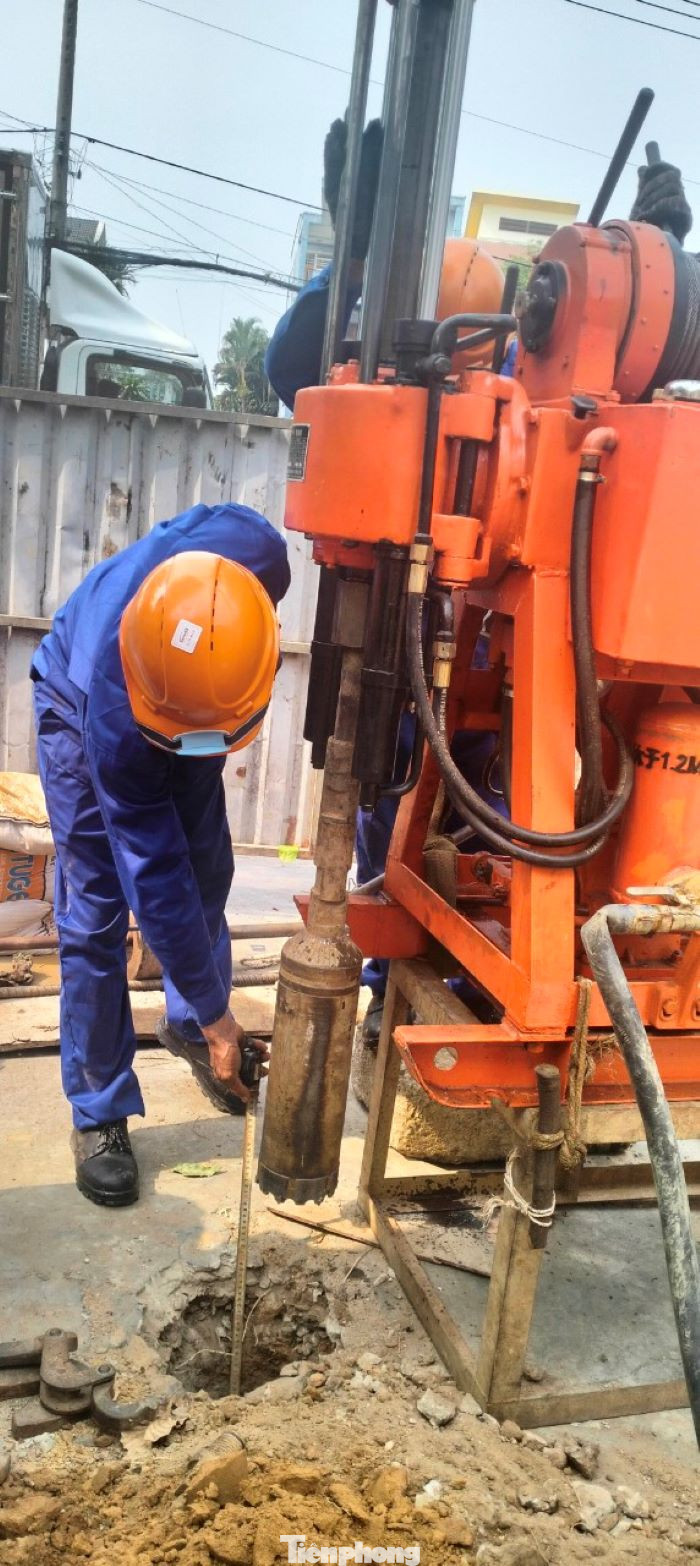 Ngày 19/6, ghi nhận của phóng viên Tiền Phong, khu vực thi công hầm chui khu vực ngã 5 Phước Kiến (phường Hiệp Thành, TP.Thủ Dầu Một, tỉnh Bình Dương) đơn vị thi công đã hoàn tất công việc khoan khảo sát. Ngày 19/6, ghi nhận của phóng viên Tiền Phong, khu vực thi công hầm chui khu vực ngã 5 Phước Kiến (phường Hiệp Thành, TP.Thủ Dầu Một, tỉnh Bình Dương) đơn vị thi công đã hoàn tất công việc khoan khảo sát.