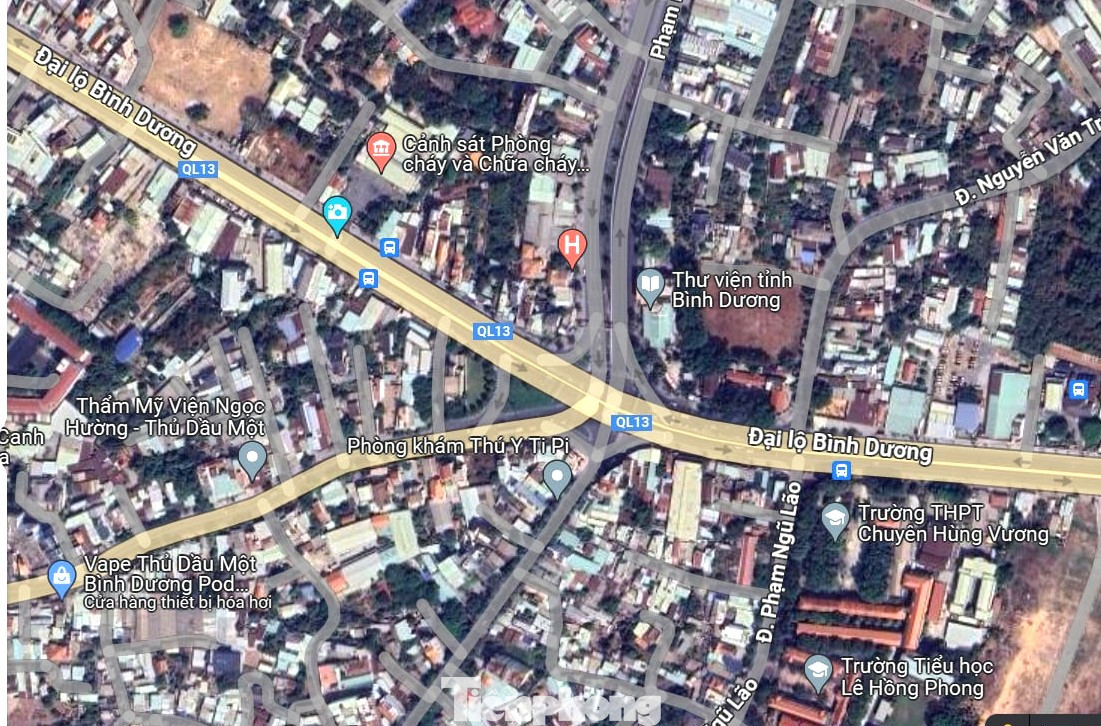 Đến nay, dự án đã thu hồi đất đạt 100%, Trung tâm Phát triển quỹ đất TP.Thủ Dầu Một đã bàn giao 0,031/0,63 ha, đạt 4,9%. Hiện đơn vị tư vấn thiết kế đang triển khai khảo sát và lập thiết kế bản vẽ thi công - dự toán. Ảnh: chụp từ vệ tinh vị trí khu vực ngã 5 nơi xây dựng hầm chui. Đến nay, dự án đã thu hồi đất đạt 100%, Trung tâm Phát triển quỹ đất TP.Thủ Dầu Một đã bàn giao 0,031/0,63 ha, đạt 4,9%. Hiện đơn vị tư vấn thiết kế đang triển khai khảo sát và lập thiết kế bản vẽ thi công - dự toán. Ảnh: chụp từ vệ tinh vị trí khu vực ngã 5 nơi xây dựng hầm chui.