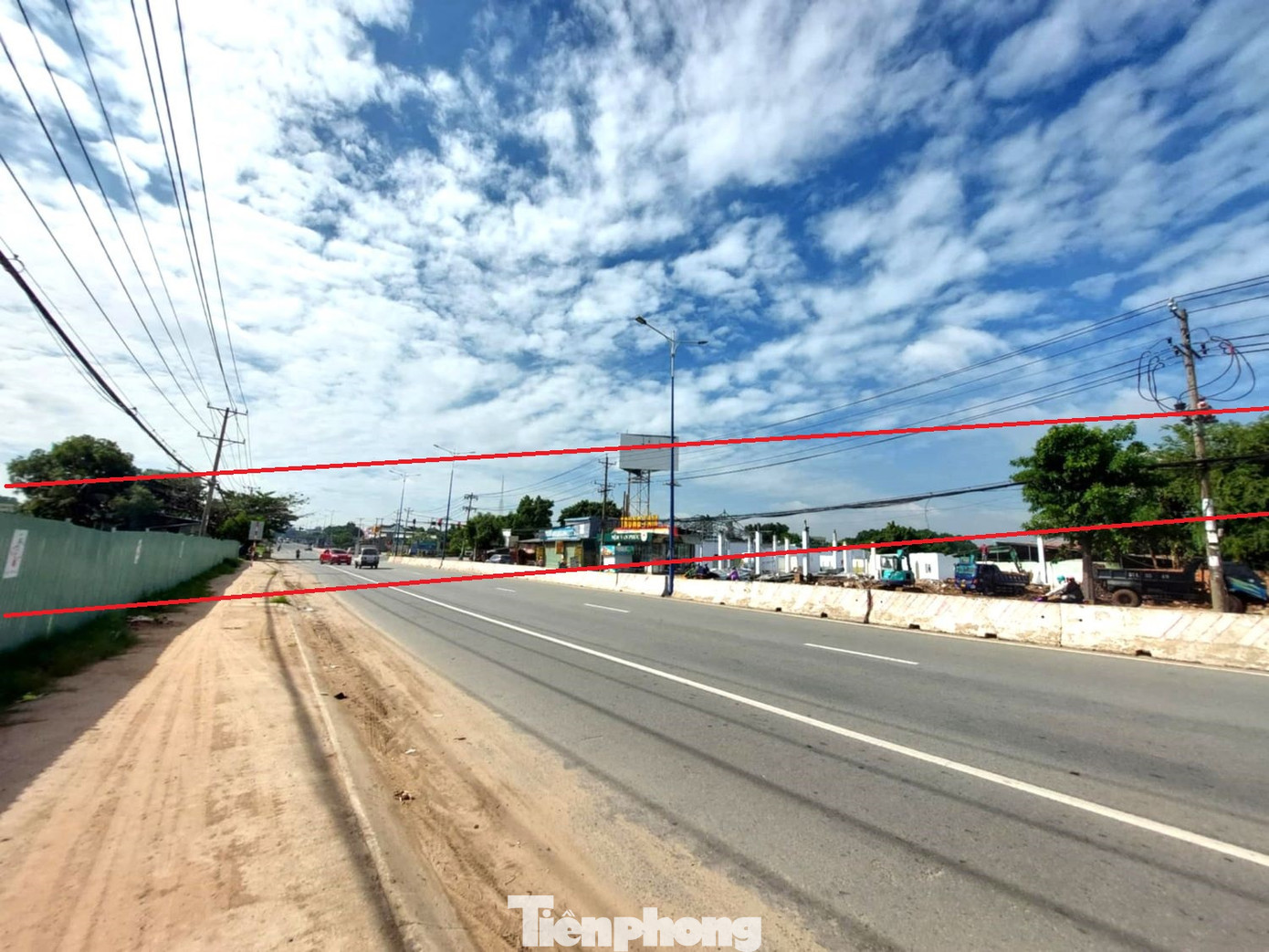 Cầu vượt hình thành trong tương lai (theo đường kẻ đỏ) sẽ bắc qua quốc lộ 13 Cầu vượt hình thành trong tương lai (theo đường kẻ đỏ) sẽ bắc qua quốc lộ 13