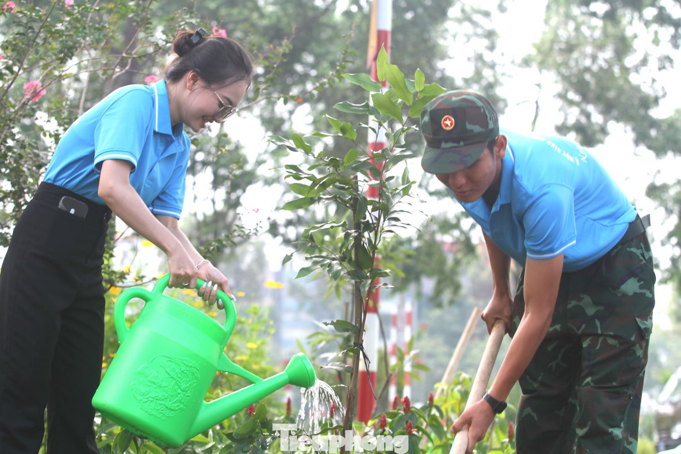 Đoàn viên thanh niên hưởng ứng "Ngày thứ Bảy văn minh". Đoàn viên thanh niên hưởng ứng "Ngày thứ Bảy văn minh".