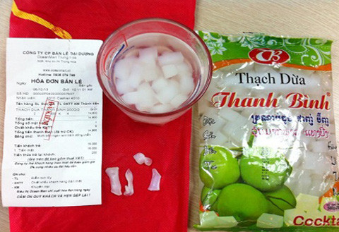 Sản phẩm thạch rau câu có biểu hiện như cao su, kéo dãn không đứt được mua tại siêu thị