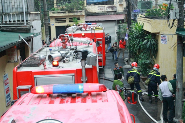 Các xe PCCC có mặt tại hiện trường