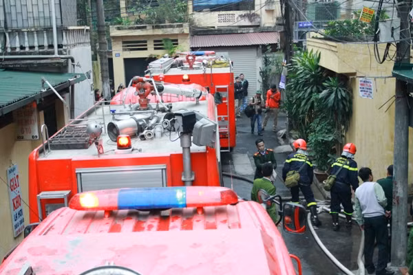Các xe PCCC có mặt tại hiện trường