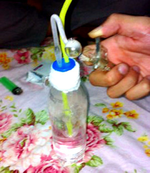 Bình đập đá tự chế. Ảnh: Blog.yume.vn.